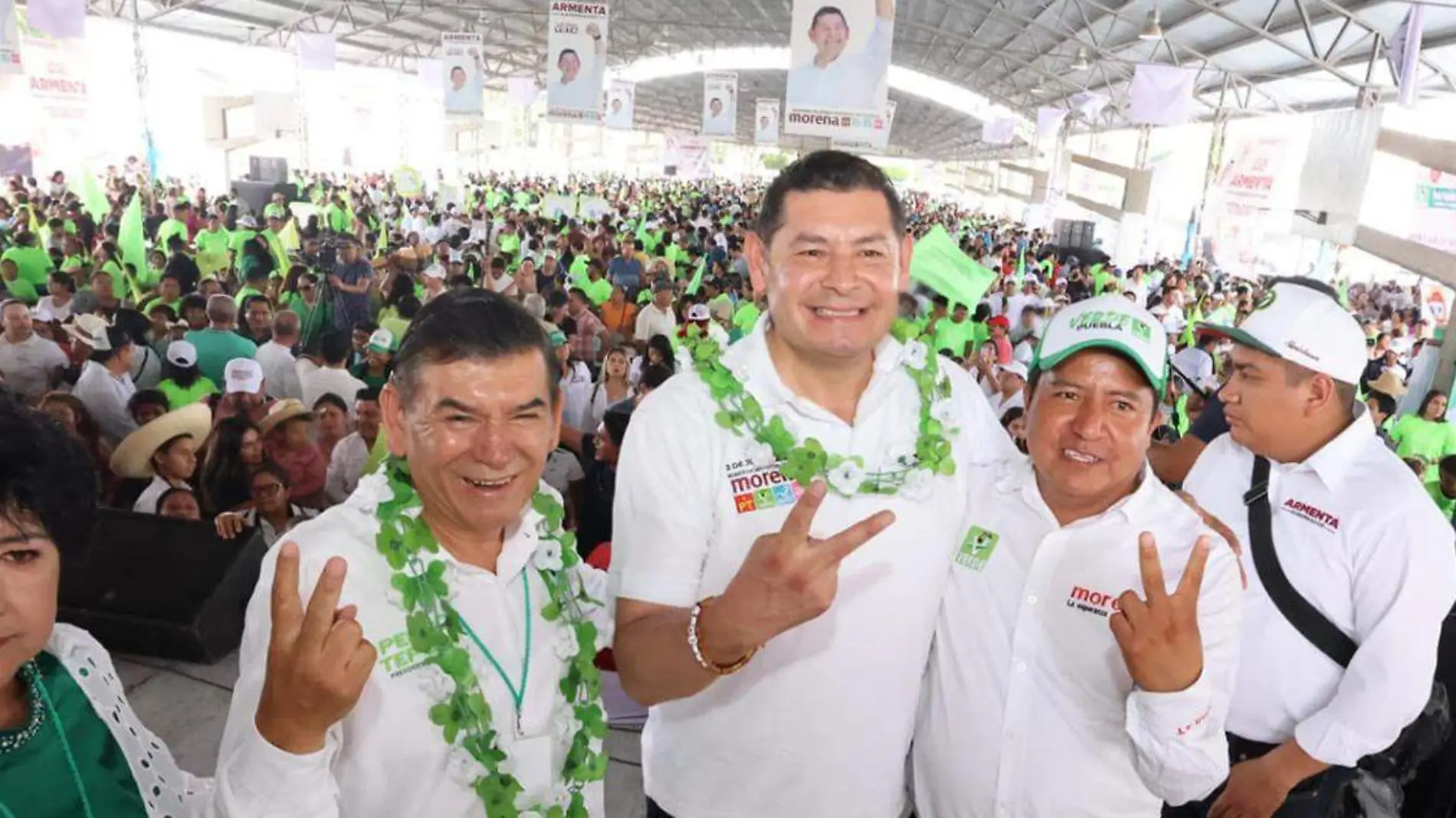 Alejandro Armenta realizó un evento con vecinos de  Tehuacán para mostrar el “musculo político” de Pedro Tepole